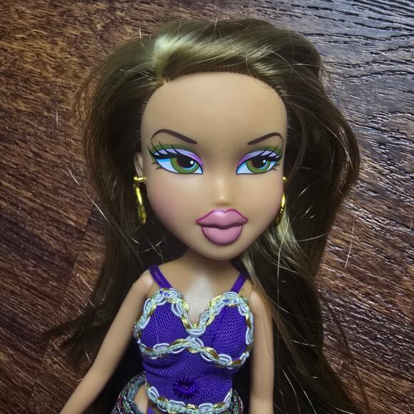 Bratz Funk Out Fianna Reproduction Doll with Outfit Shoes Earrings - Picture 4 of 6